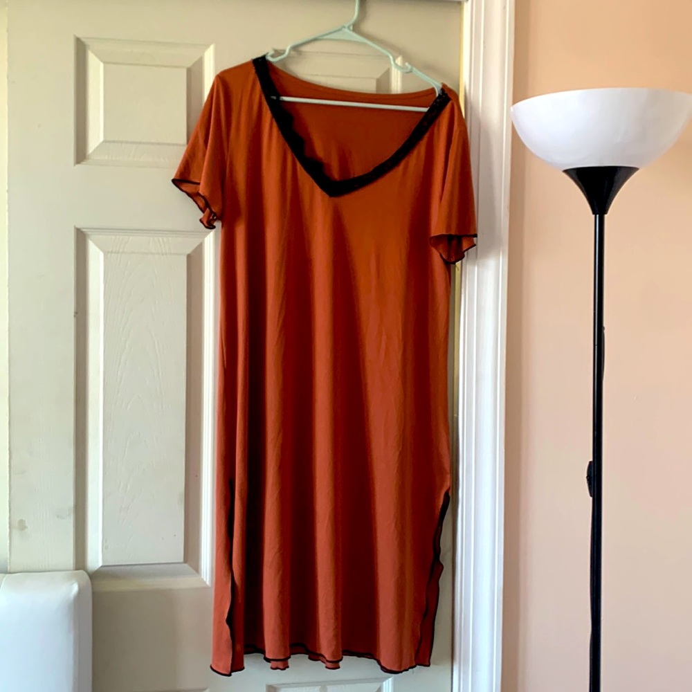 Sleep shirt with splits on the side size M/L